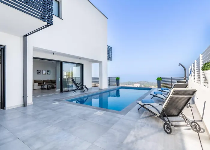 Andro Villa Makarska